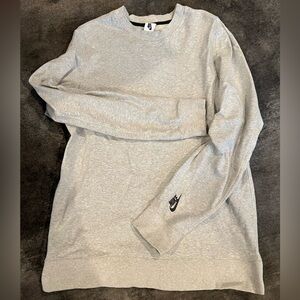 Like new men’s Nike crew neck